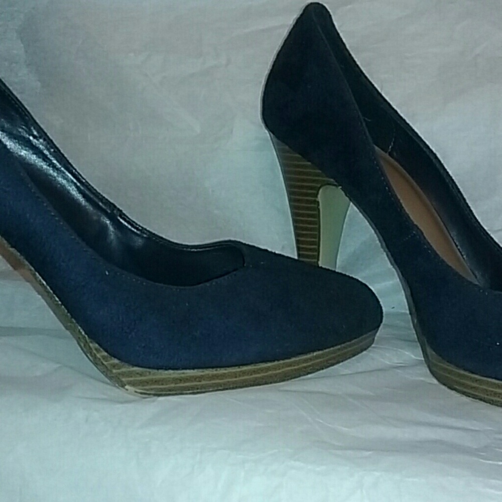 Fioni Pumps - Picture 3 of 8